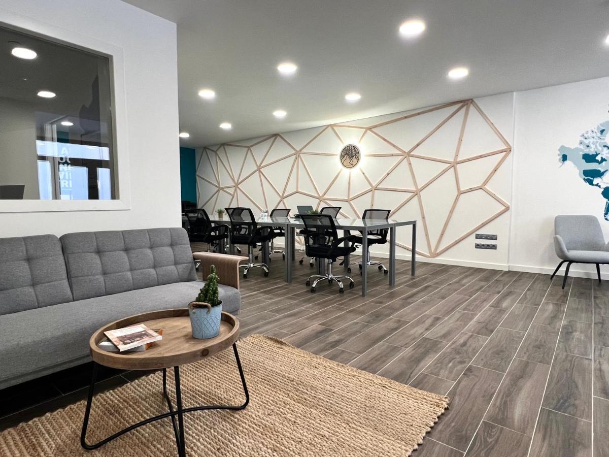 Espot Cowork & Apartments - L'Amfitriona ภายนอก รูปภาพ