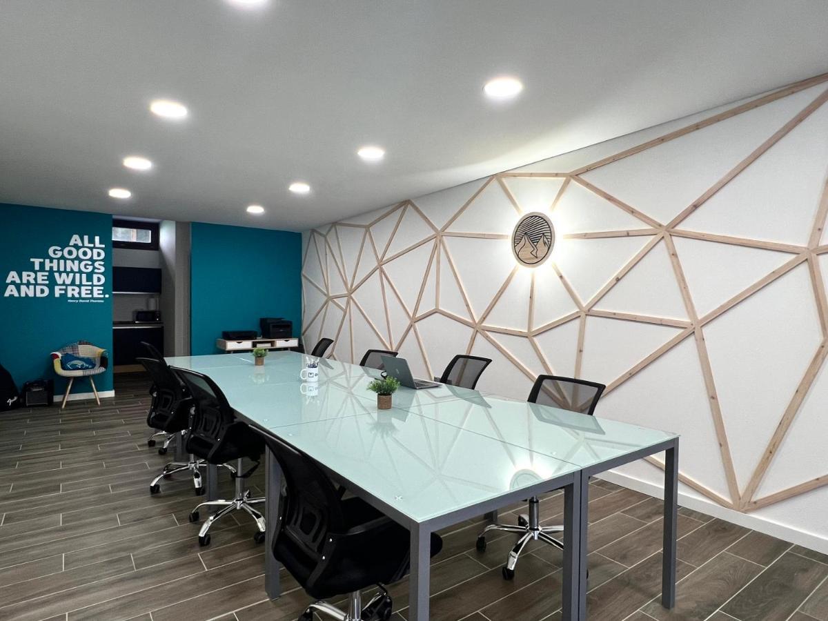 Espot Cowork & Apartments - L'Amfitriona ภายนอก รูปภาพ