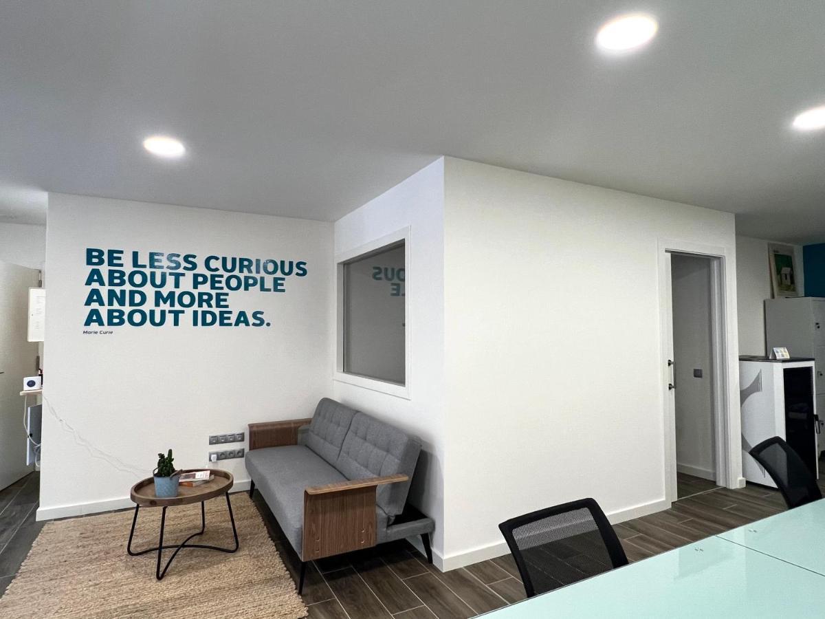 Espot Cowork & Apartments - L'Amfitriona ภายนอก รูปภาพ