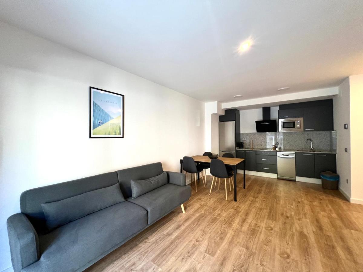 Espot Cowork & Apartments - L'Amfitriona ภายนอก รูปภาพ